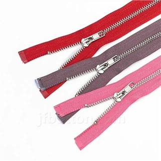 Црна јакна Сребрни затварач