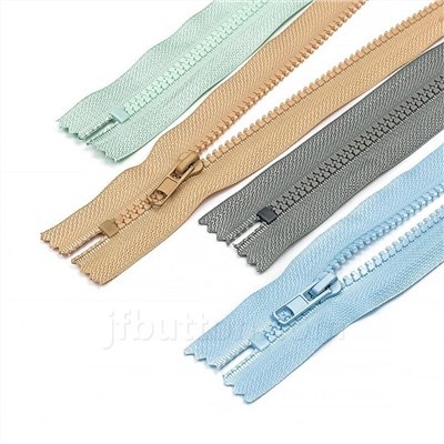 Пластични затварач за јакну