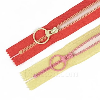 Пластична је затворена - крајњи затварач за одећу